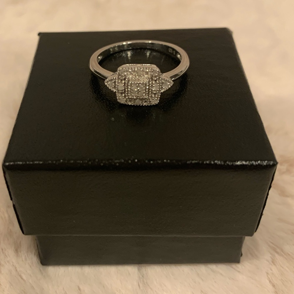 Rhodium/Sterling Silver 0.06ctw Diamond Ring Sz 7 - Picture 4 of 7